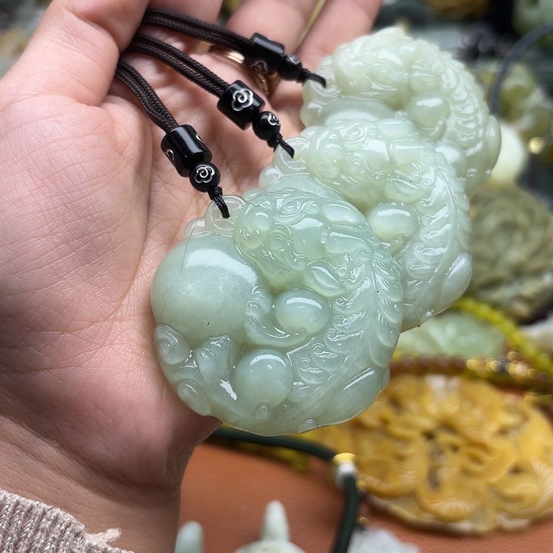 蛇纹石玉未镶嵌吊坠