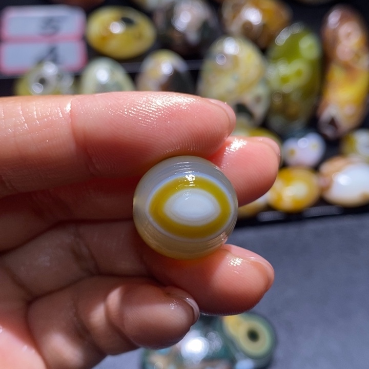 卡***里玛瑙/玉髓未镶嵌珠宝奇石