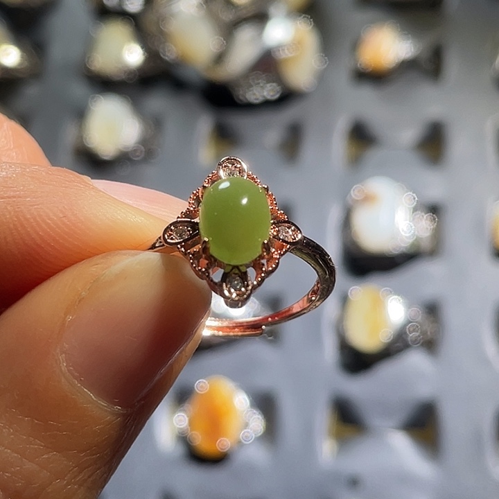 未镶嵌戒指和田玉