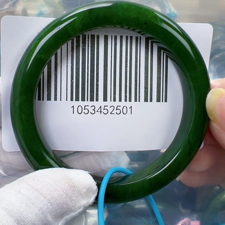 水***️和田玉未镶嵌手镯微瑕57