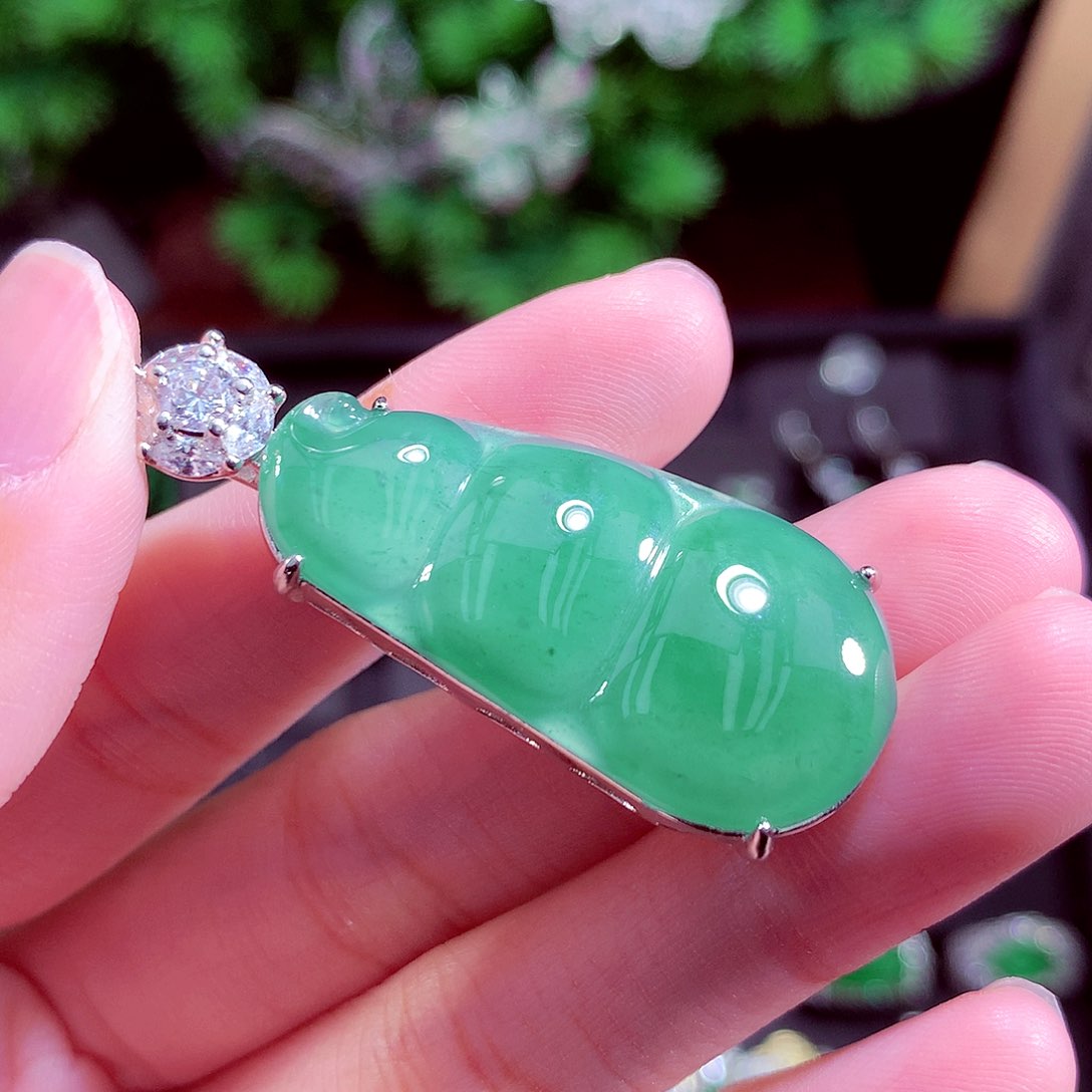 颈饰未镶嵌翡翠天然