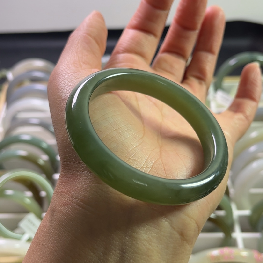 和田玉手镯53.5圈未镶嵌