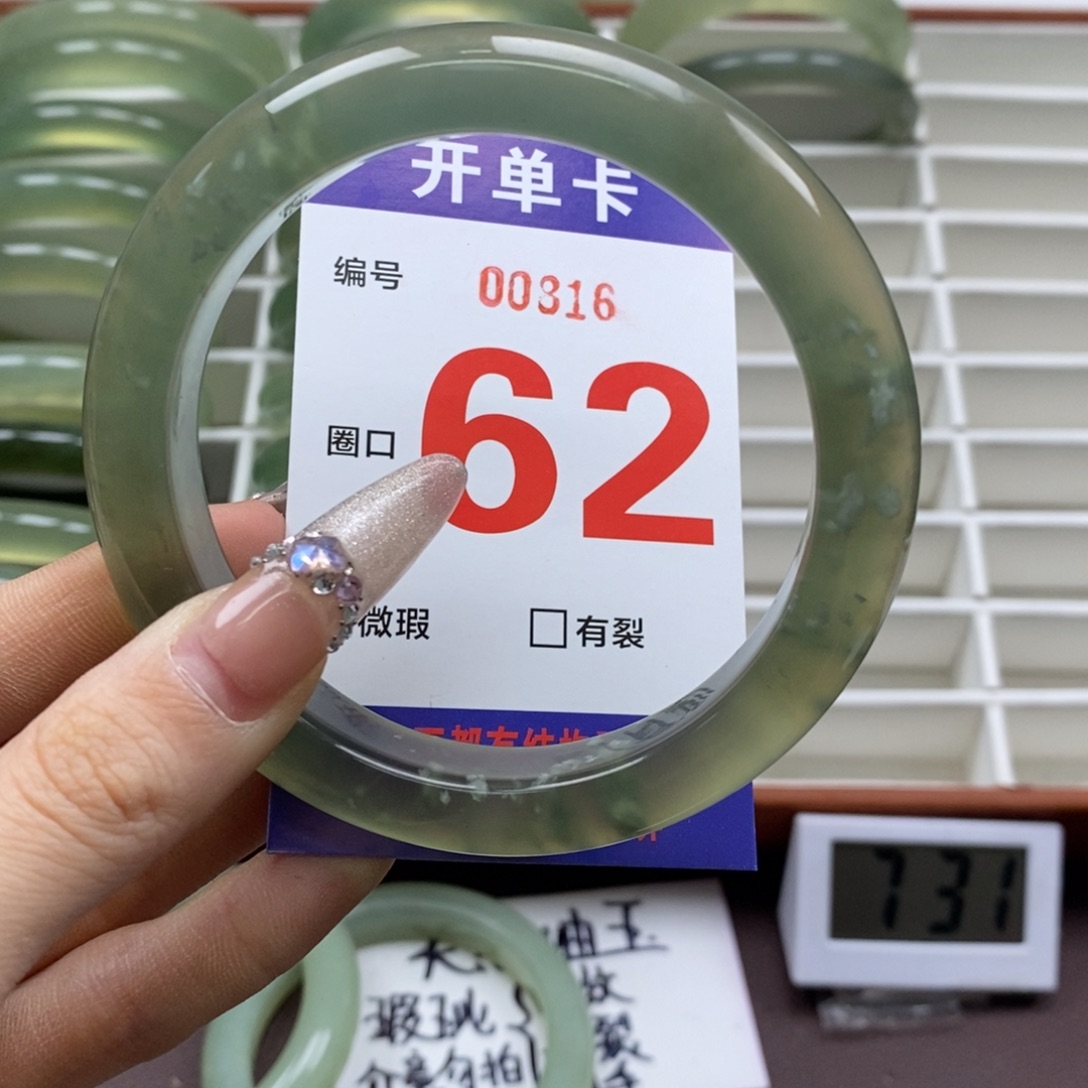 蛇纹石玉手镯未镶嵌