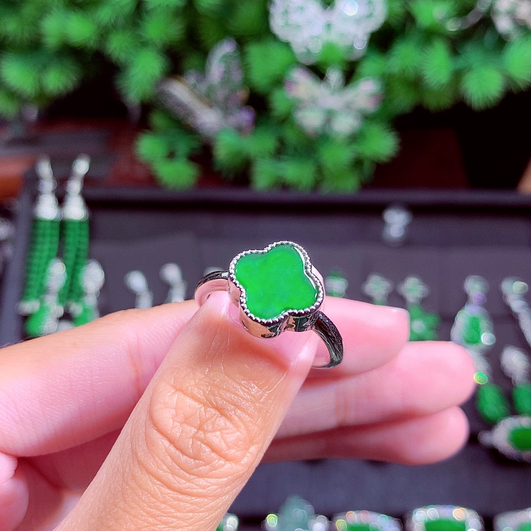 颈饰未镶嵌翡翠天然