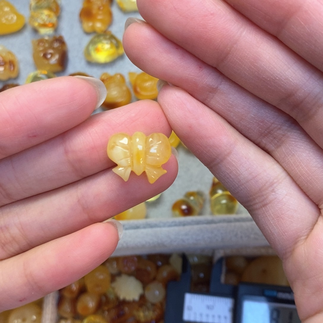 蜜蜡颈饰未镶嵌蝴蝶结