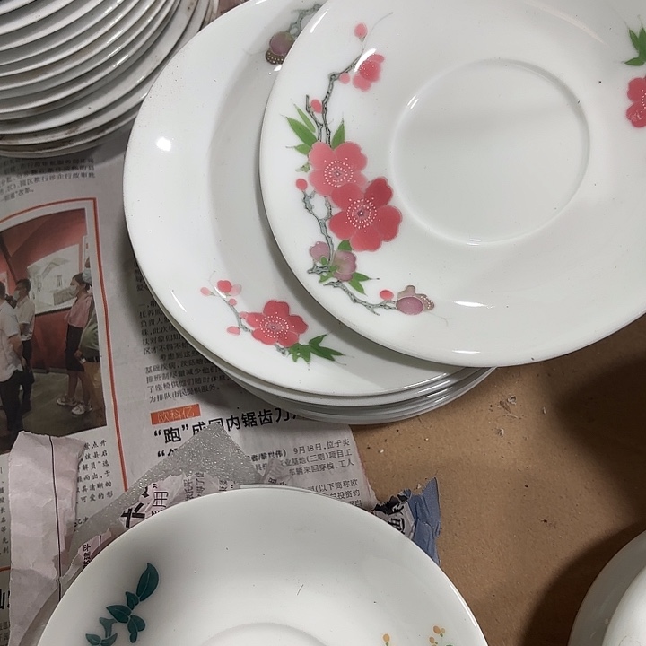 陶梅花手绘碟子15.5公分两个