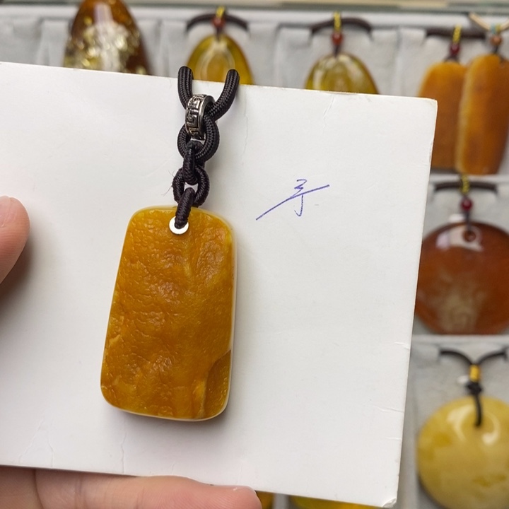 未镶嵌琥珀珠宝奇石
