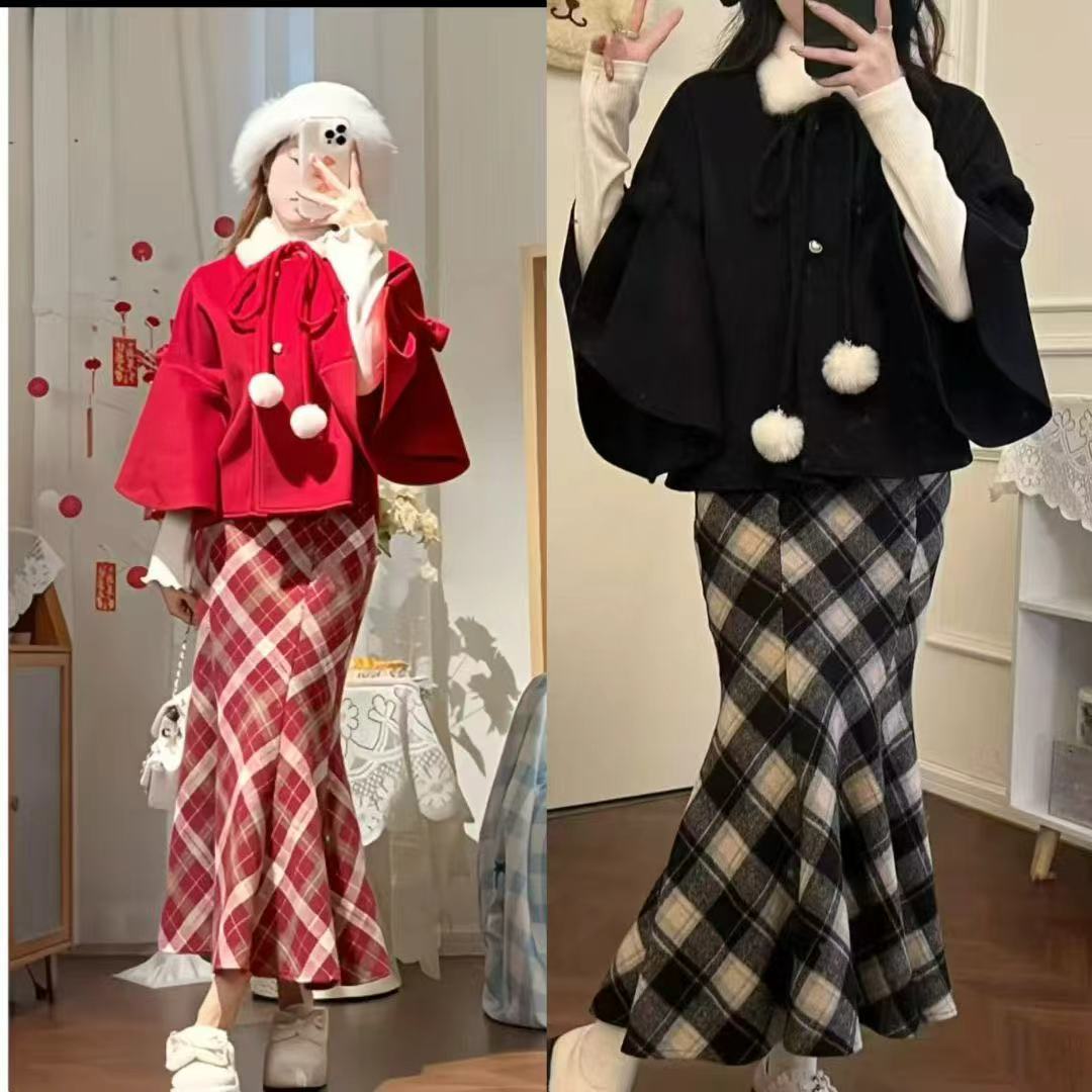 圣诞氛围感斗篷设计毛球装饰减龄百搭鱼尾半身裙时尚显瘦套装9323