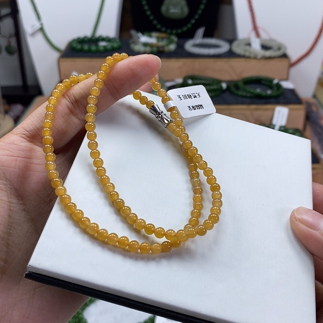 和田玉（糖玉）颈饰未镶嵌