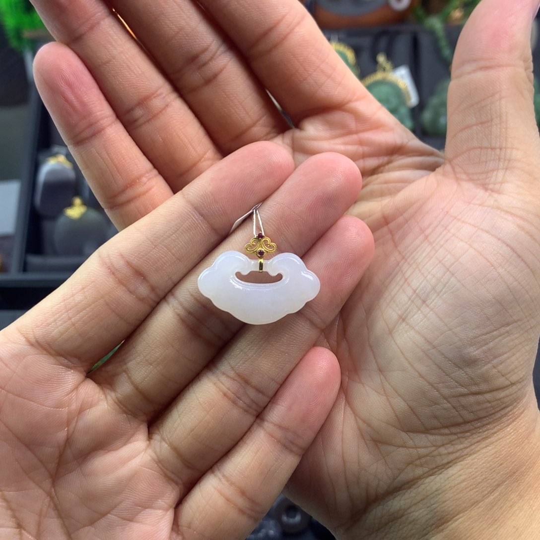 和田玉吊坠18K金镶嵌战*