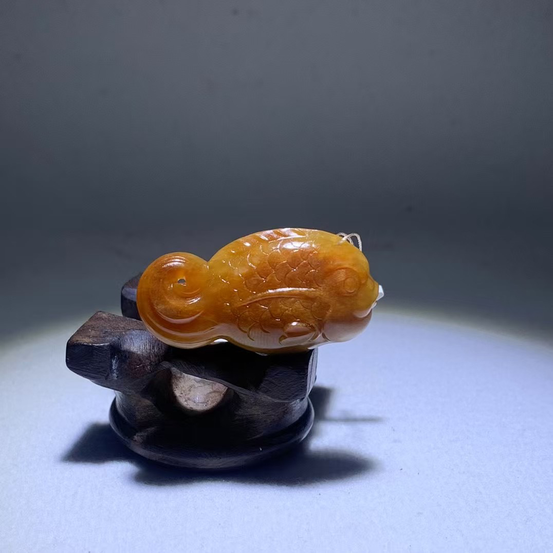 新疆和田玉黄沁全沁年年有余