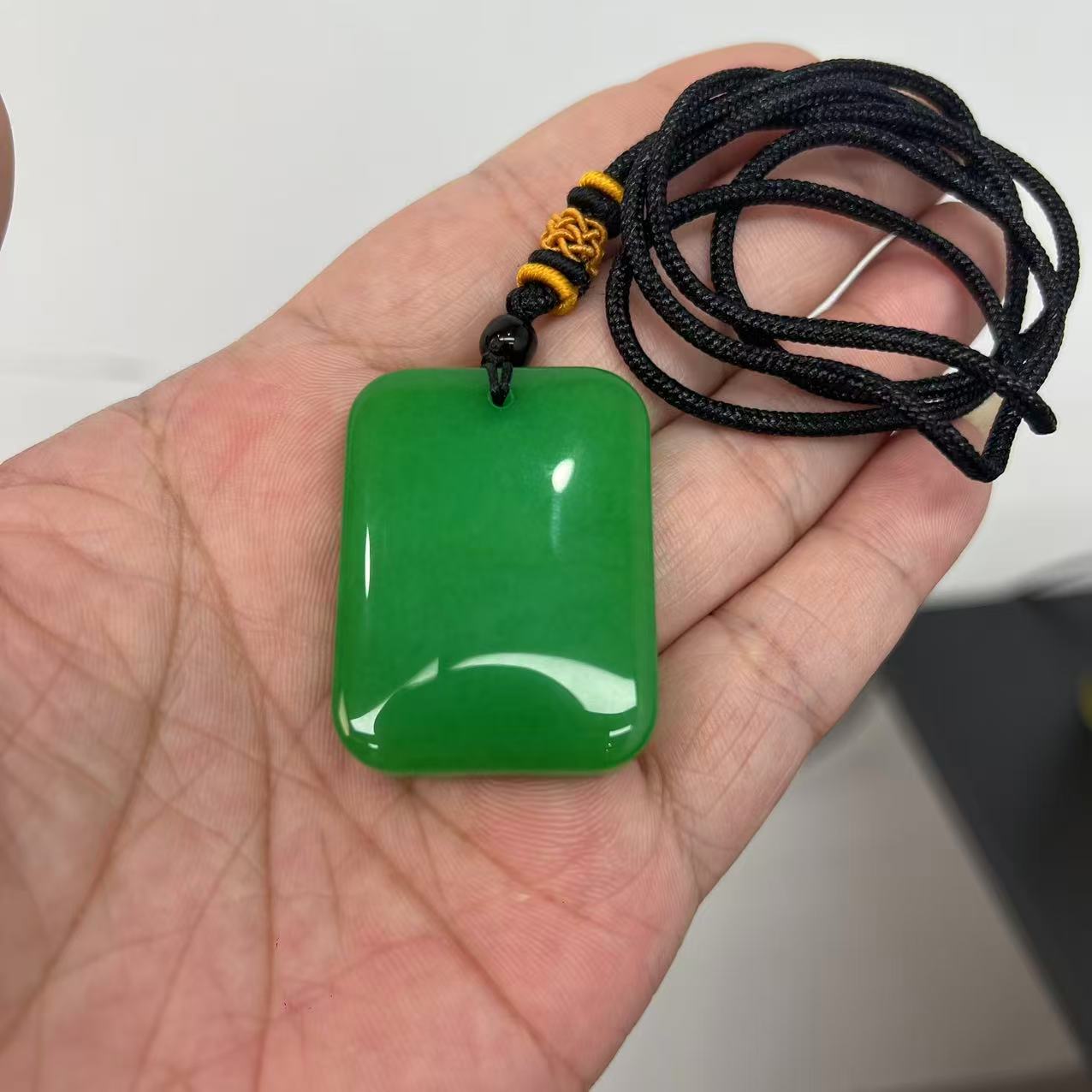 c901苹果绿无事牌吊坠