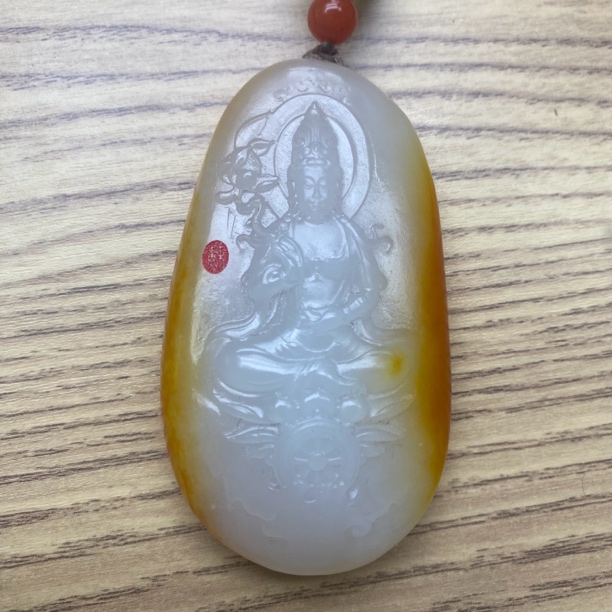 石包沁色义观音手把把玩件