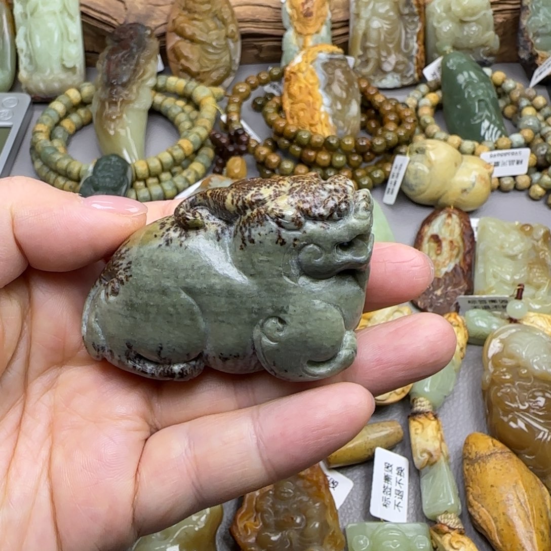 岫岩河磨玉（透闪石质玉）未镶嵌珠宝奇石