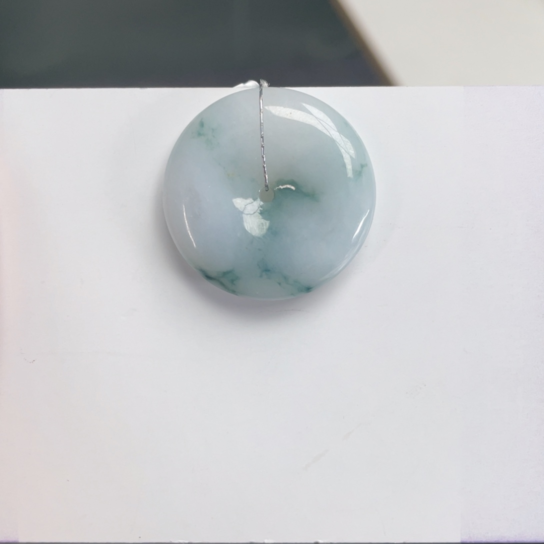 翡翠颈饰未镶嵌平安扣