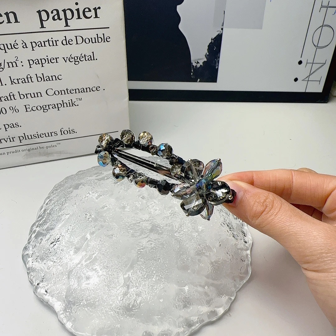 A8620编号紫莹轻奢发饰《鸭夹》