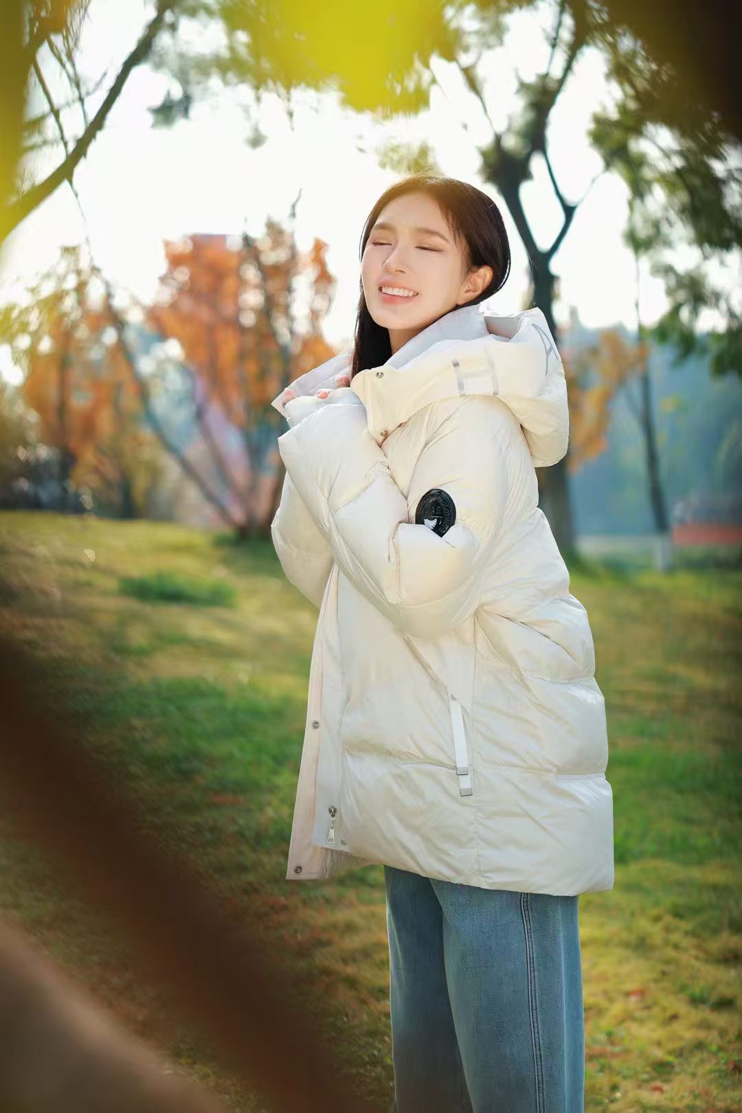 极简风冬日白羽绒服