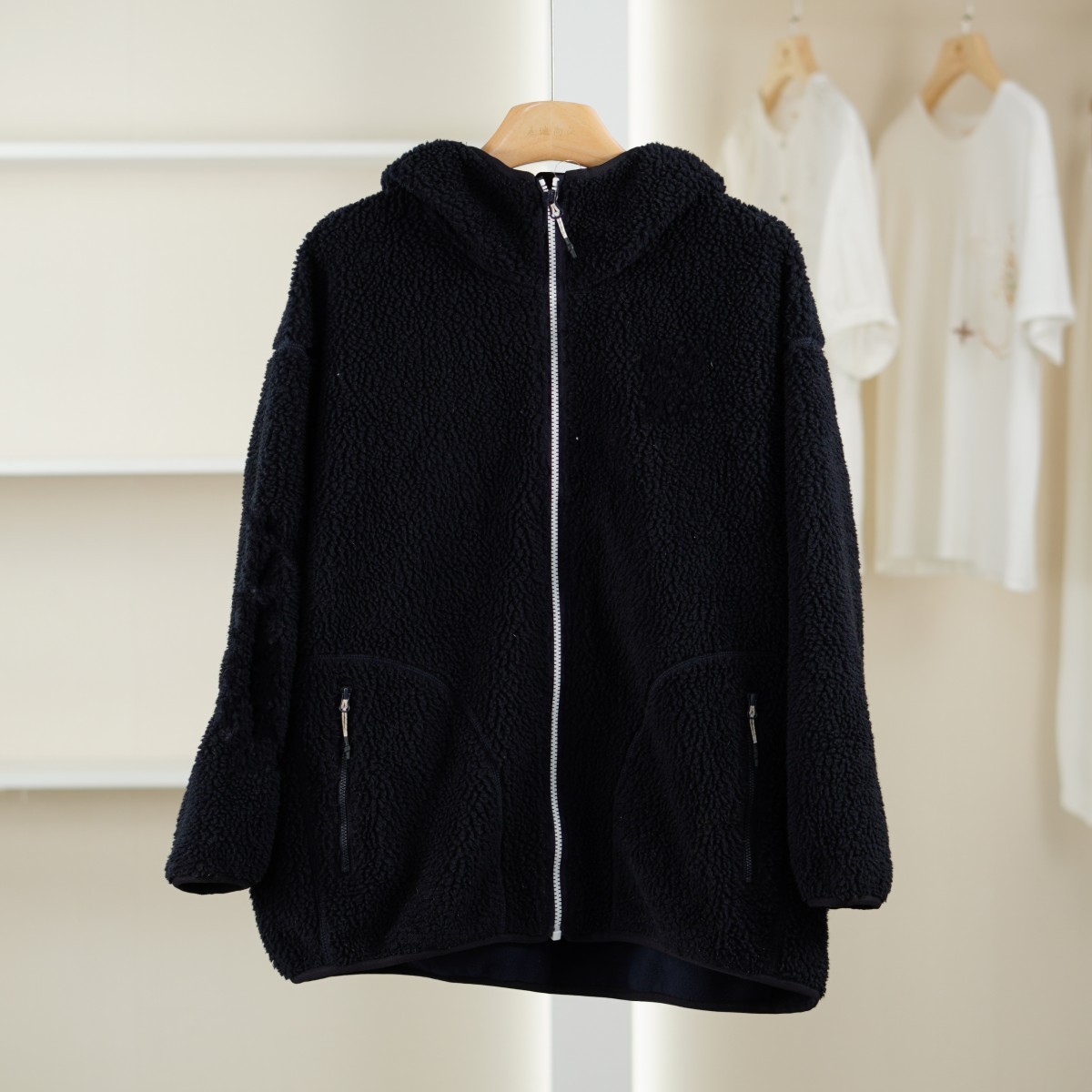 麦迪尚品【伯】51201141 秋季时尚保暖羔羔绒拉链厚外套品牌折扣女