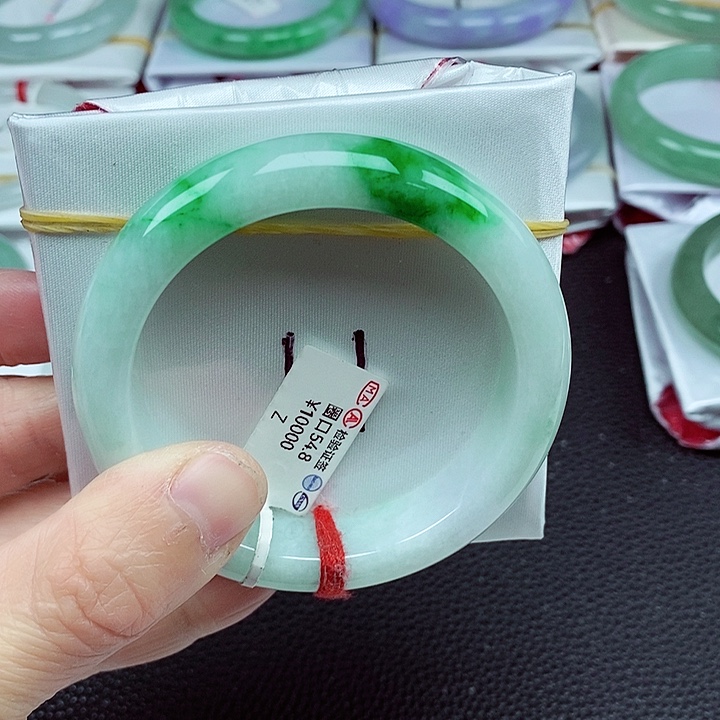 翡翠手镯未镶嵌幸***双缅甸翡翠手镯