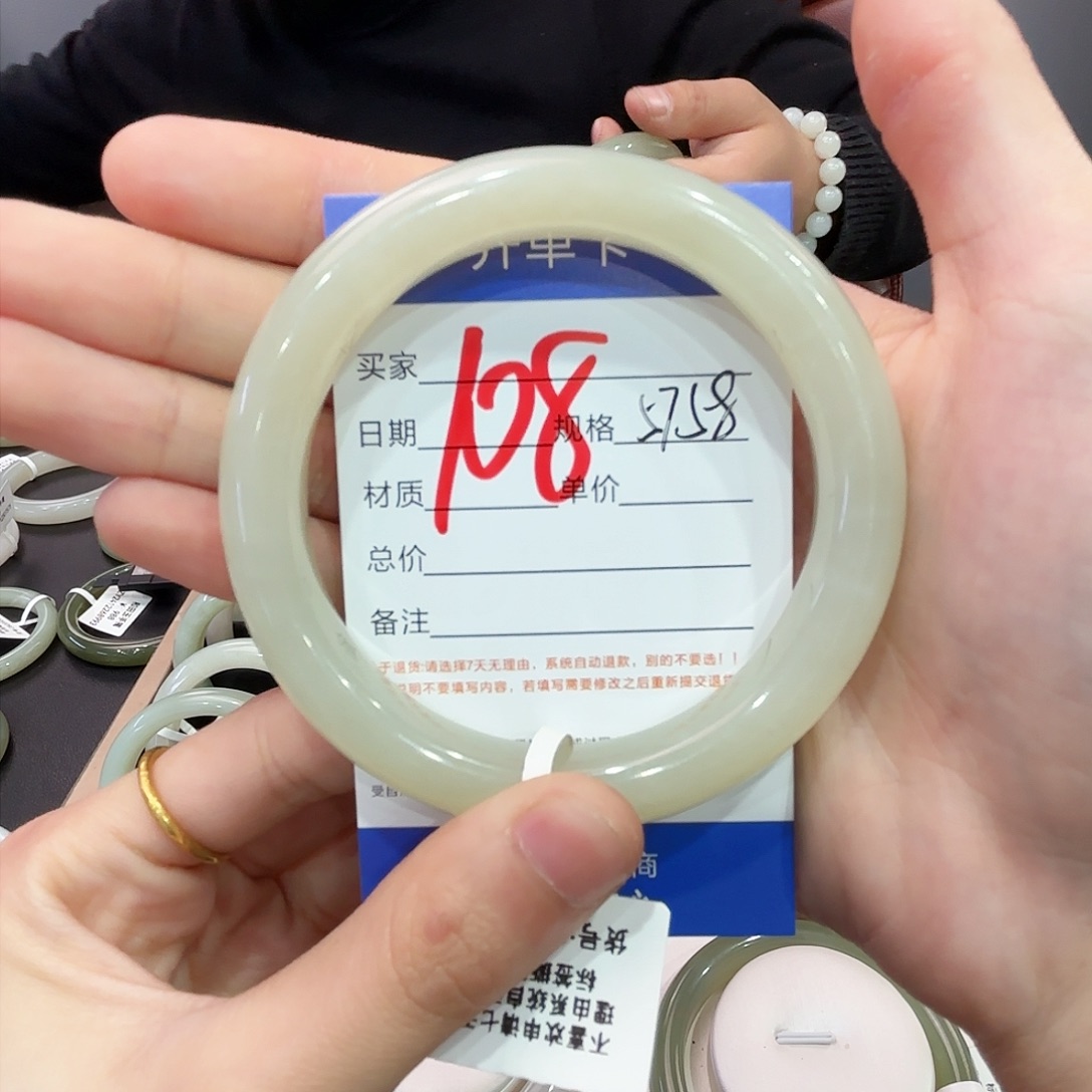 和田玉手镯未镶嵌