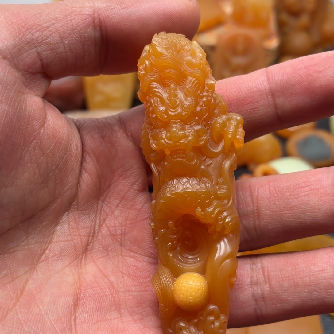 石英质玉（黄龙玉）未镶嵌颈饰