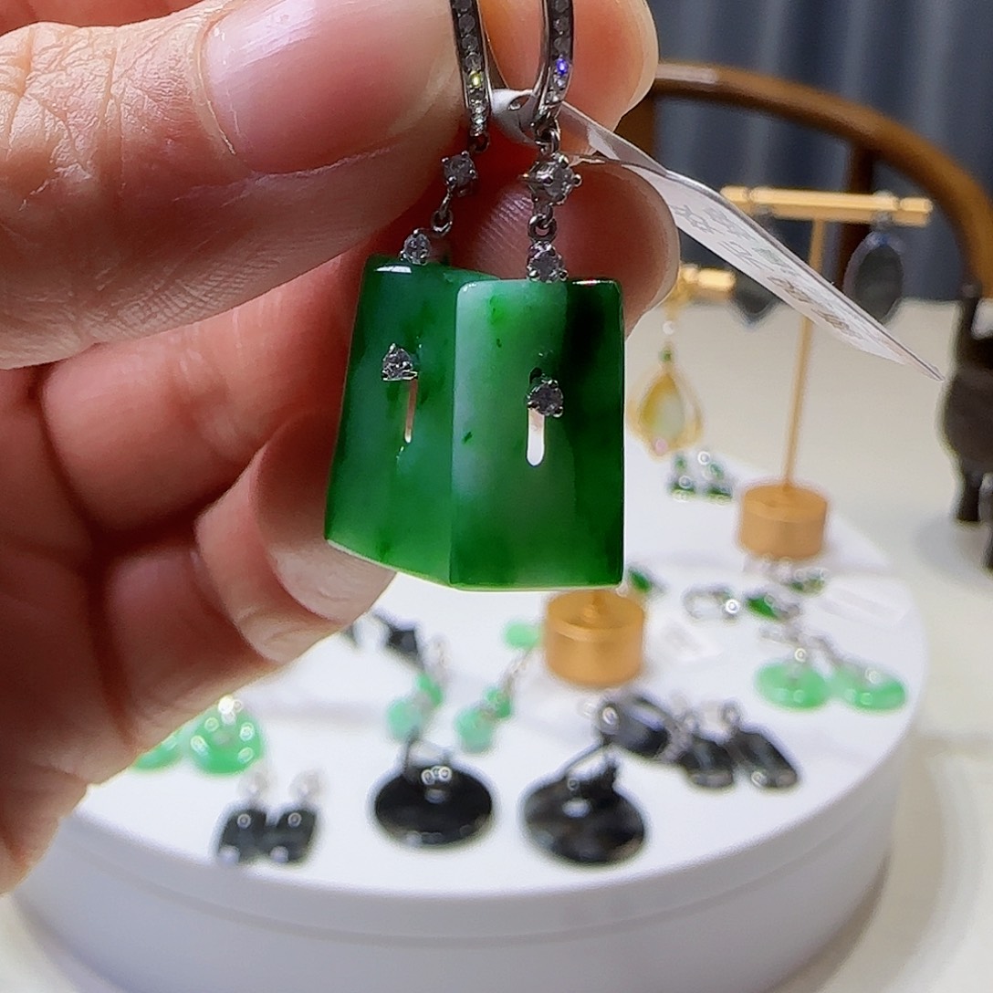 翡翠耳饰18K金镶嵌天然缅甸a货翡翠