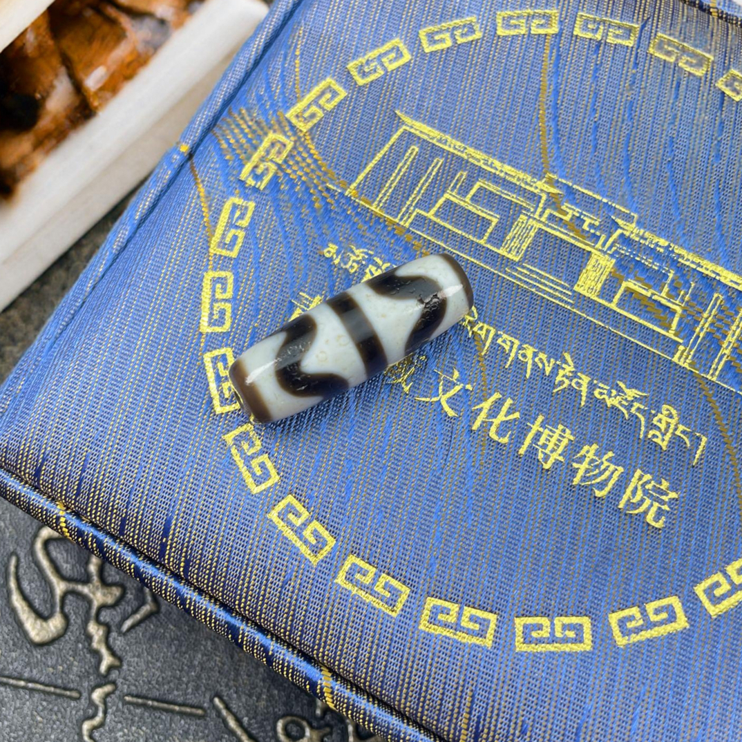 精品手工小尺寸黑白台工台珠双虎牙天珠玛瑙吊坠配饰时尚文玩饰品