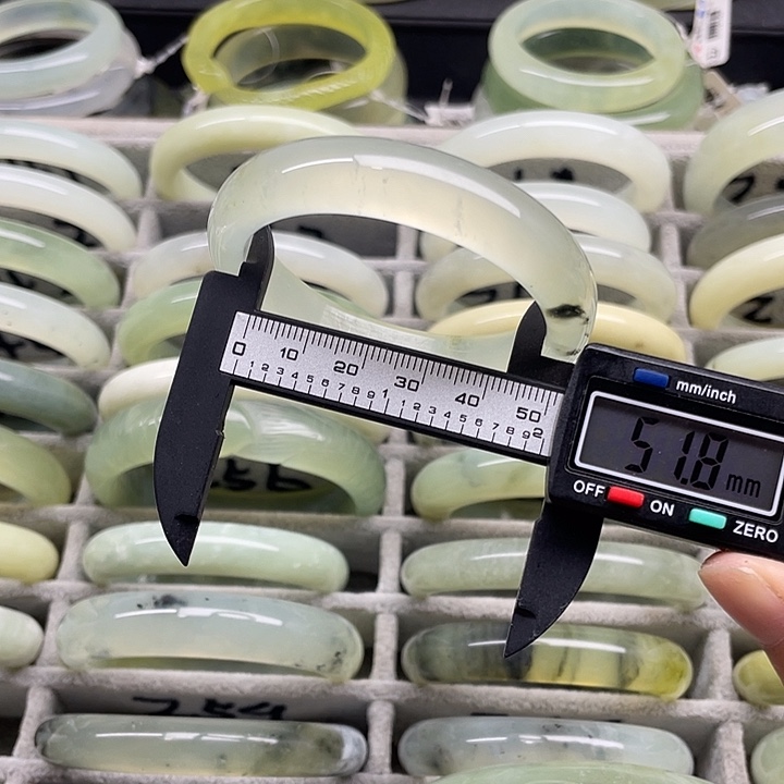 蛇纹石玉未镶嵌手镯252