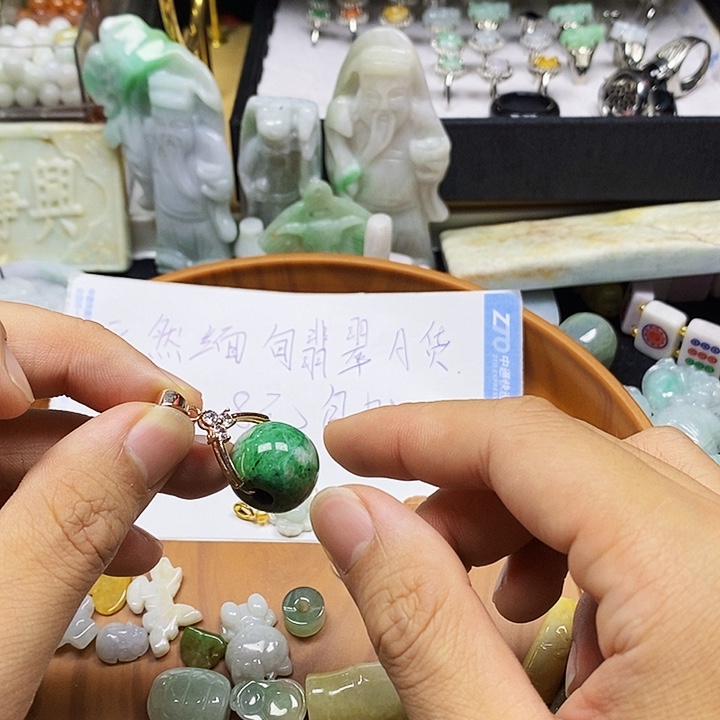 翡翠未镶嵌颈饰翡翠