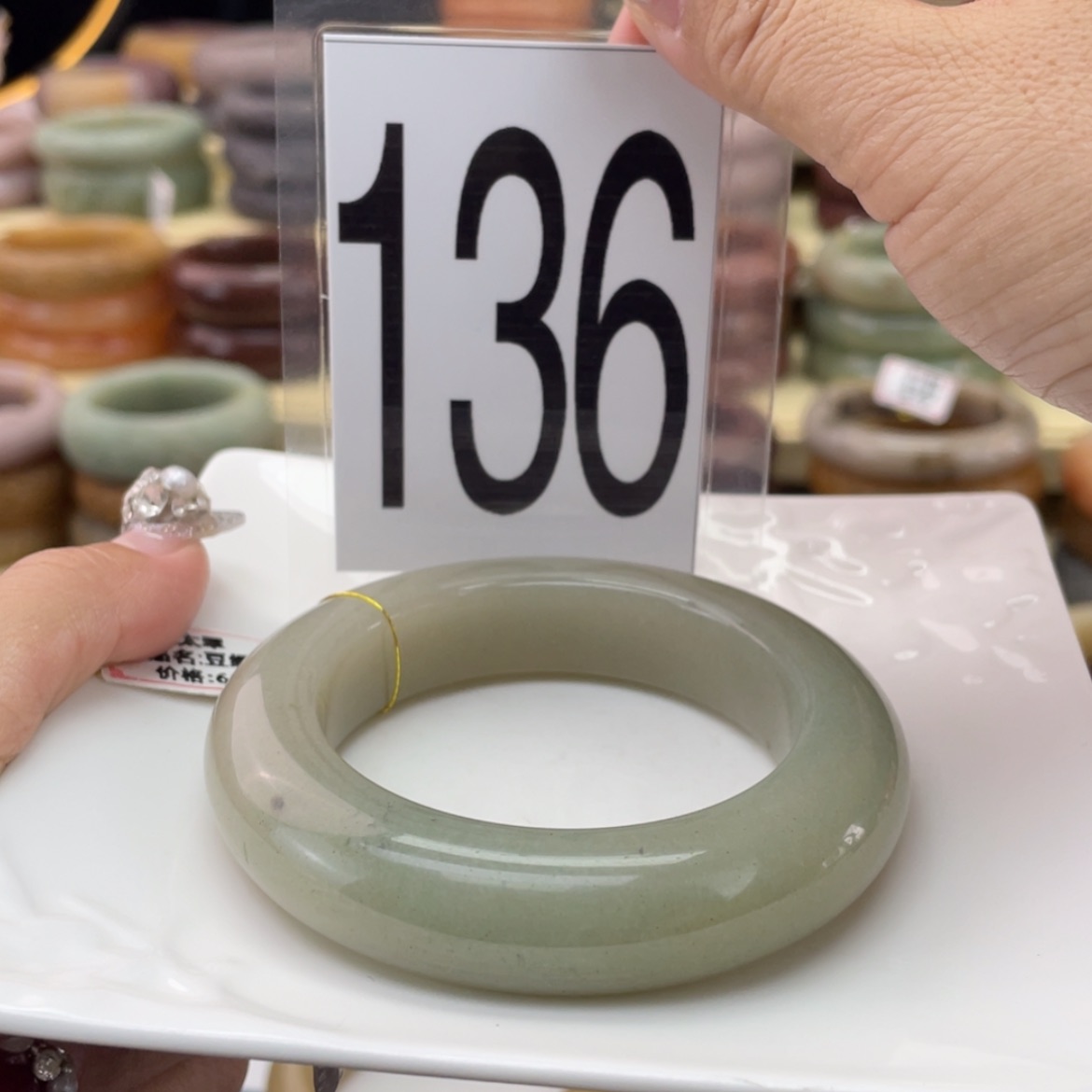 【闪购商品】石英质玉手镯未镶嵌