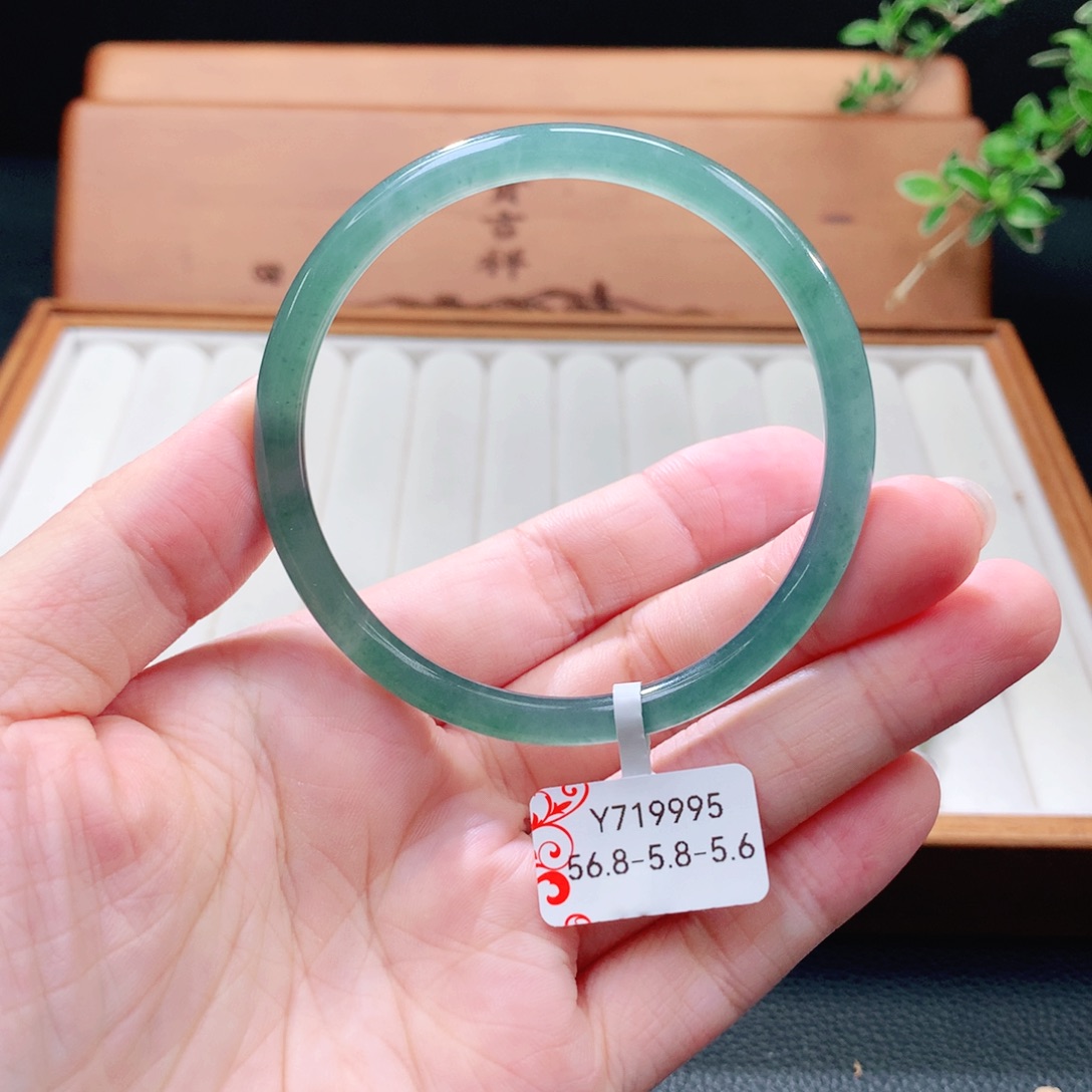 翡翠手镯（圆镯）未镶嵌