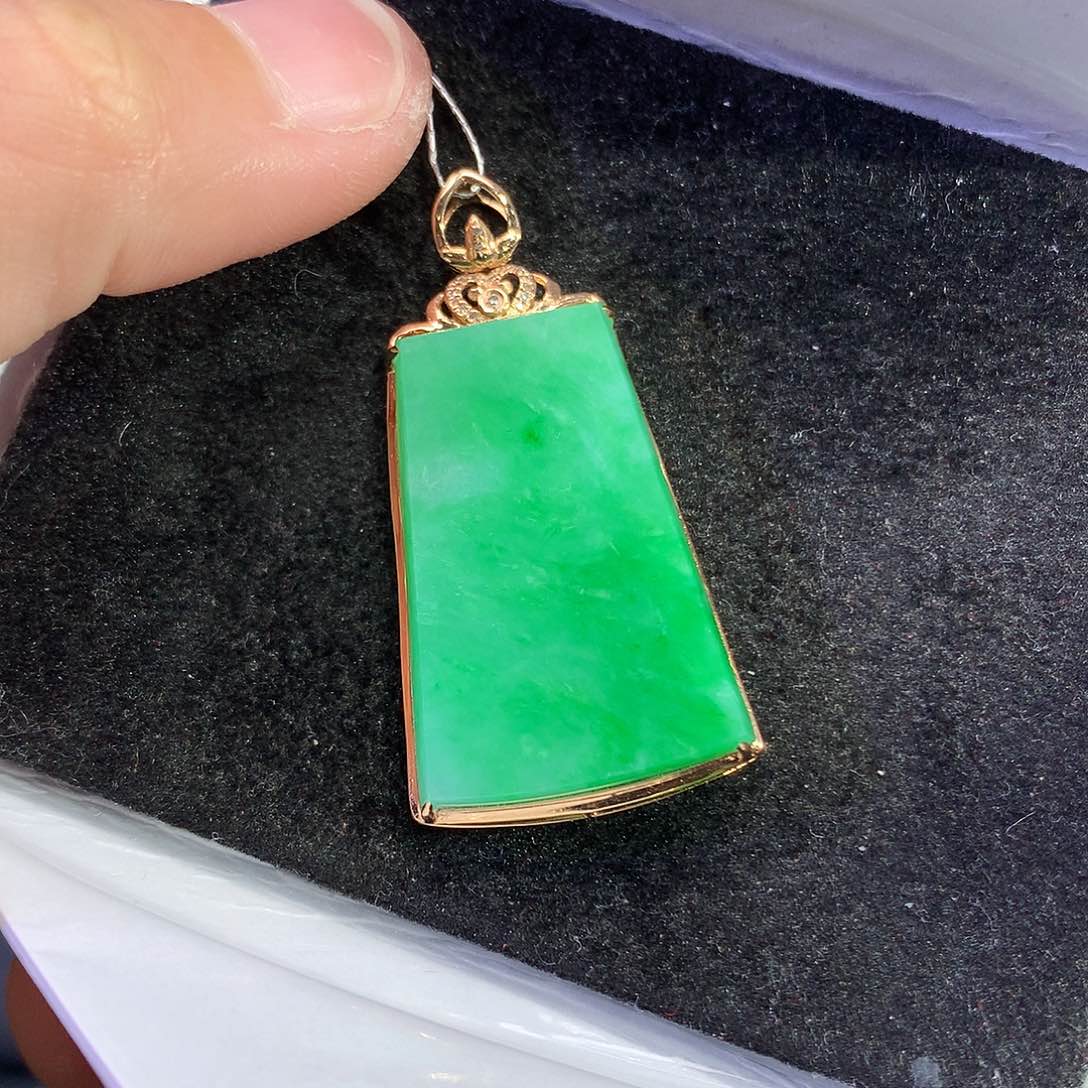翡翠18K金镶嵌吊坠(赠链)