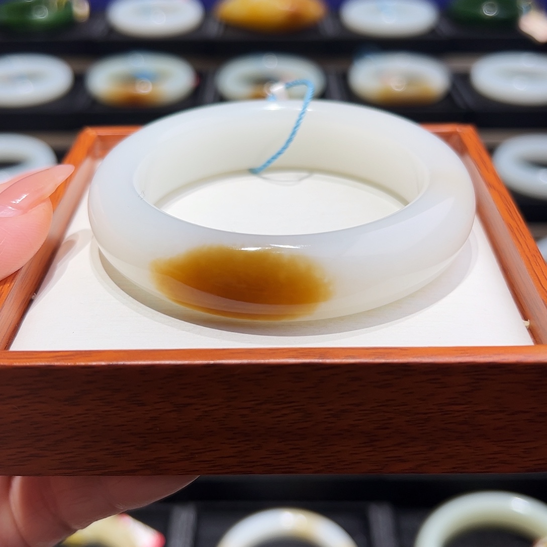 和田玉（糖玉）未镶嵌手镯