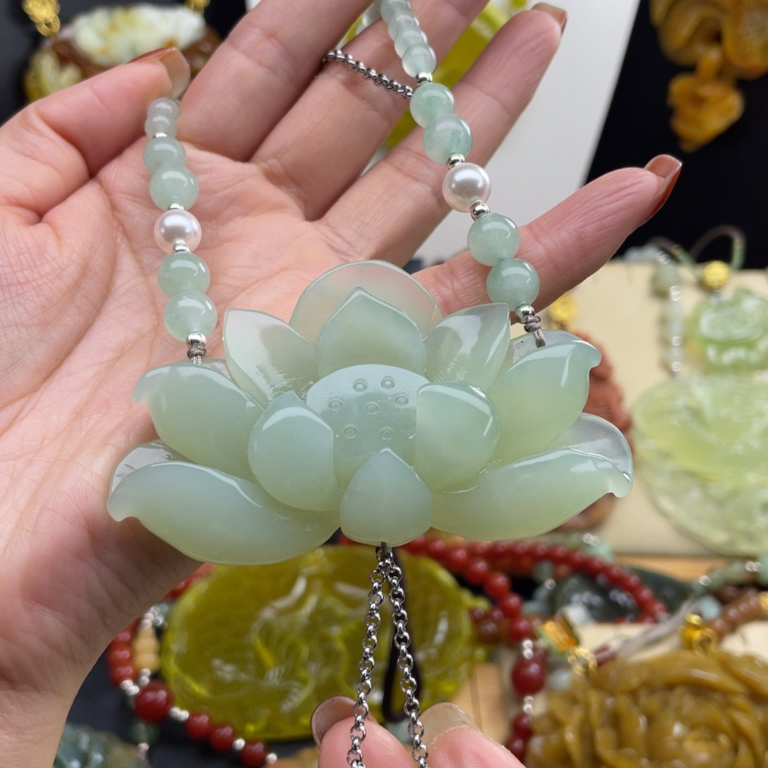 未镶嵌蛇纹石玉颈饰