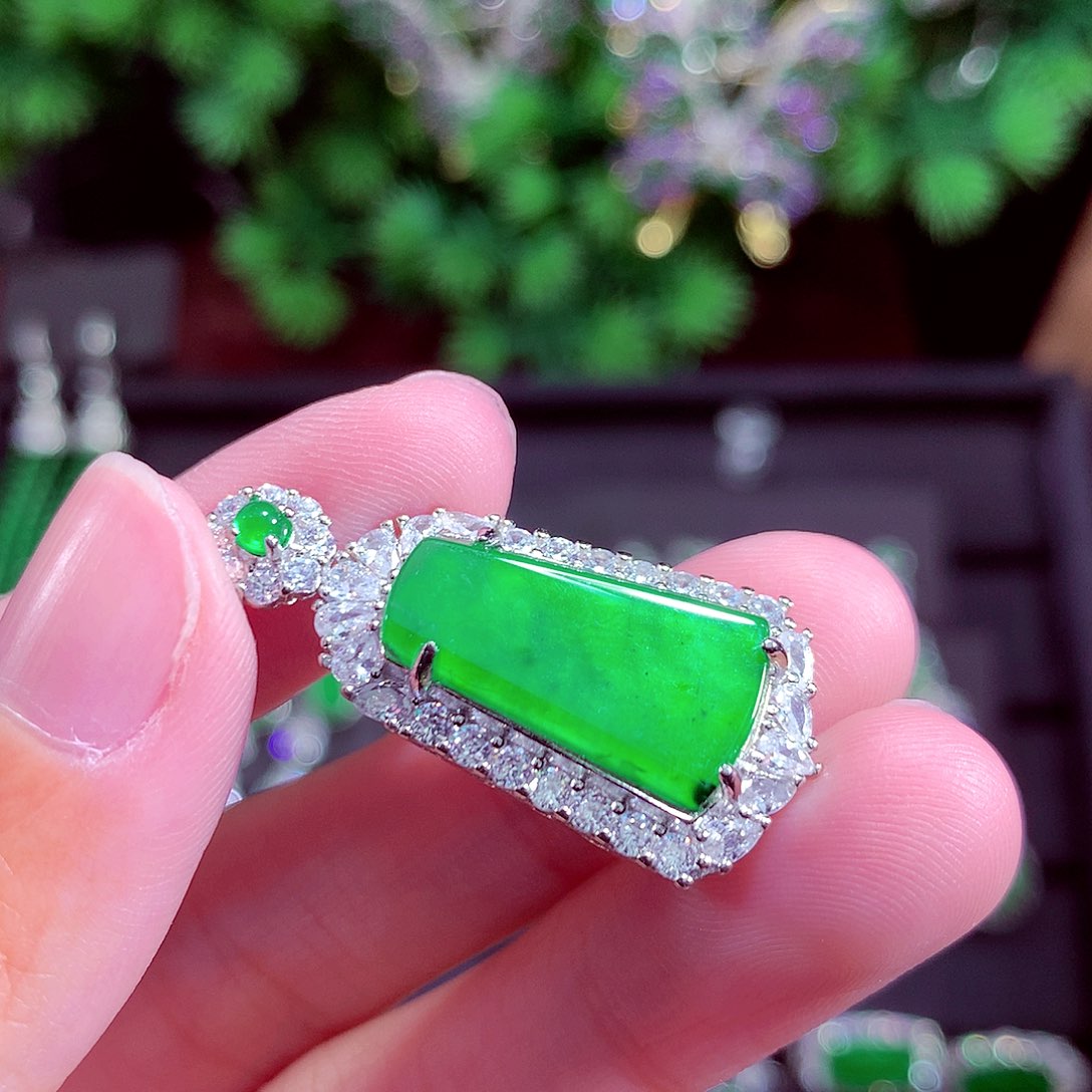 颈饰未镶嵌翡翠天然