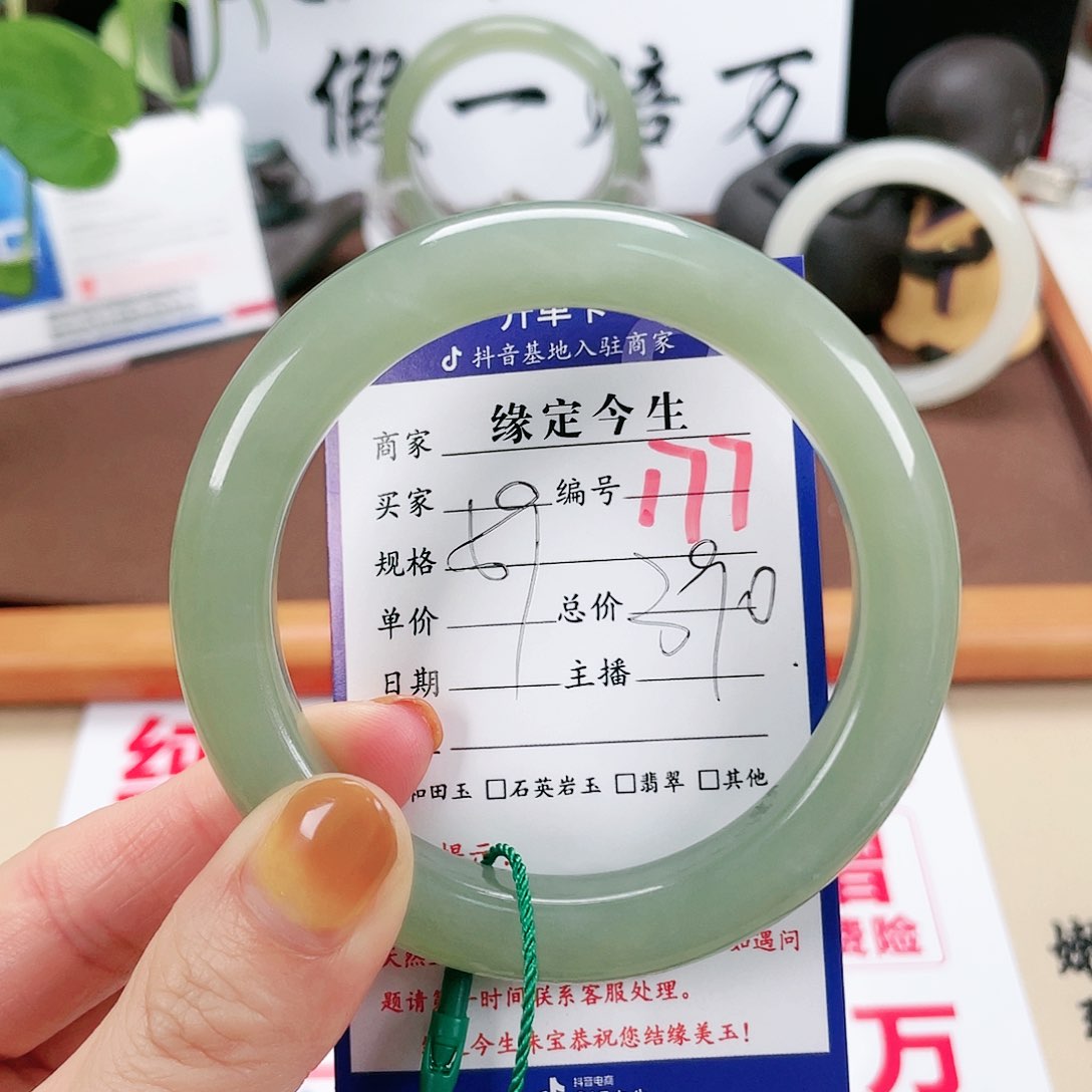 和田玉手镯未镶嵌