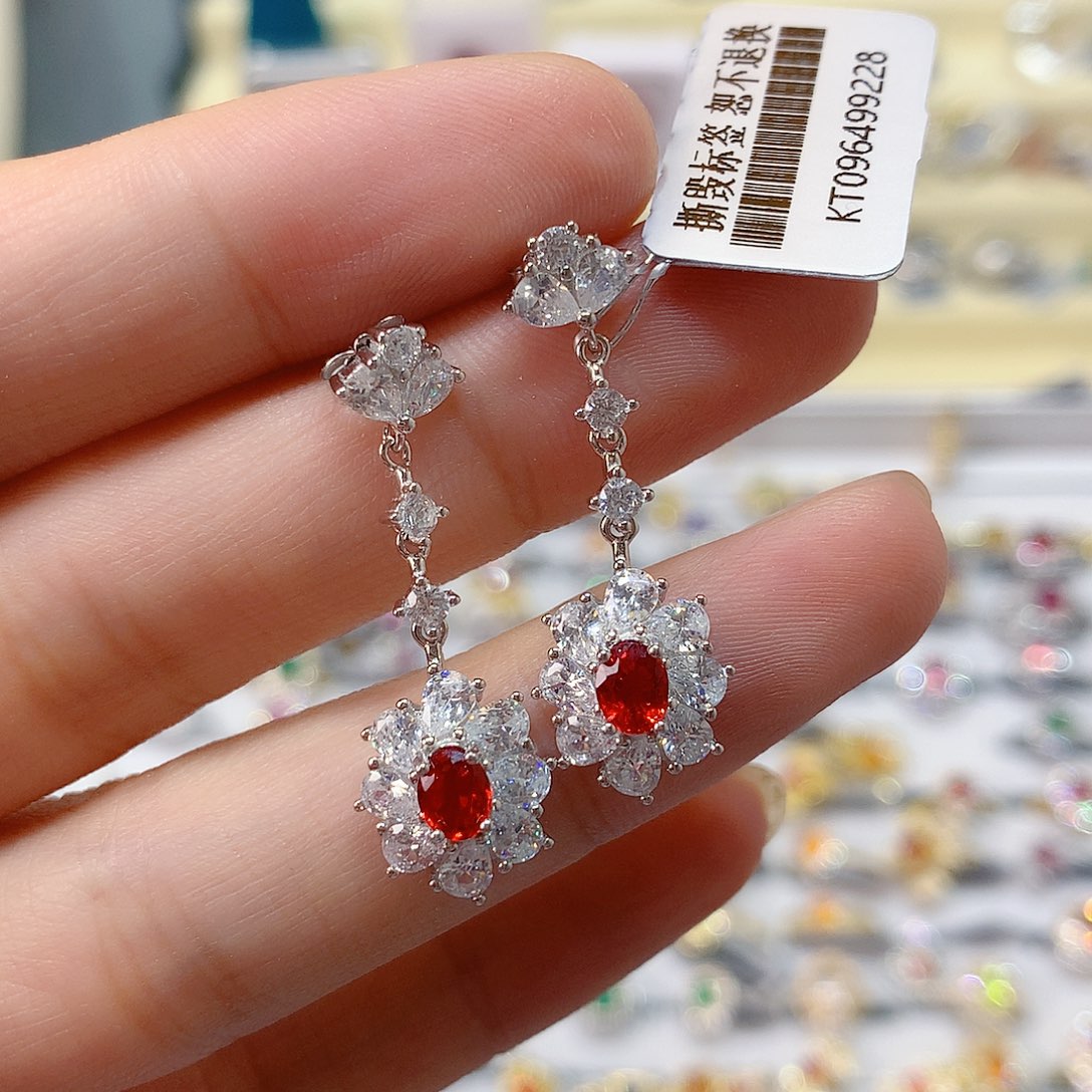 R***a耳钉银S925镶嵌蓝宝石