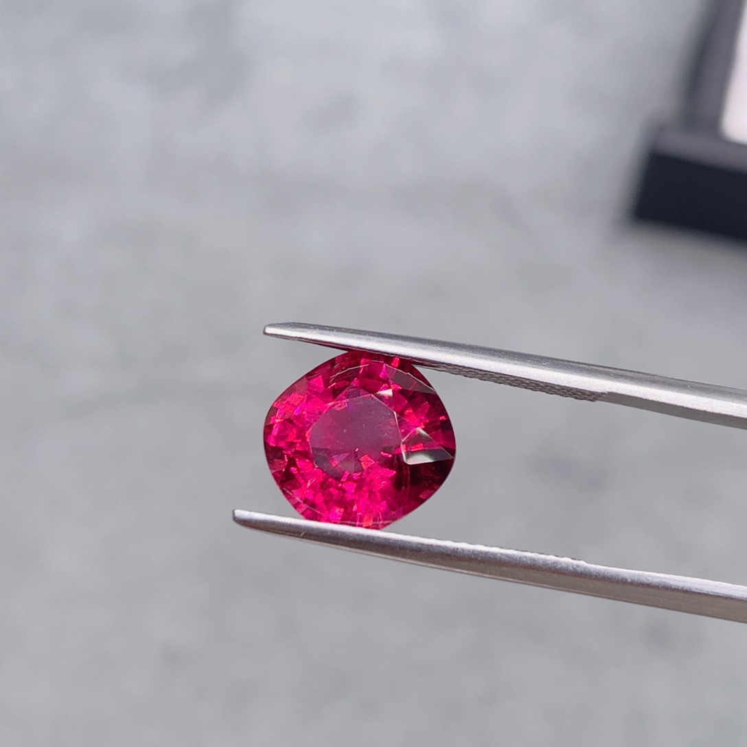 裸石碧玺未镶嵌4克拉卢比来