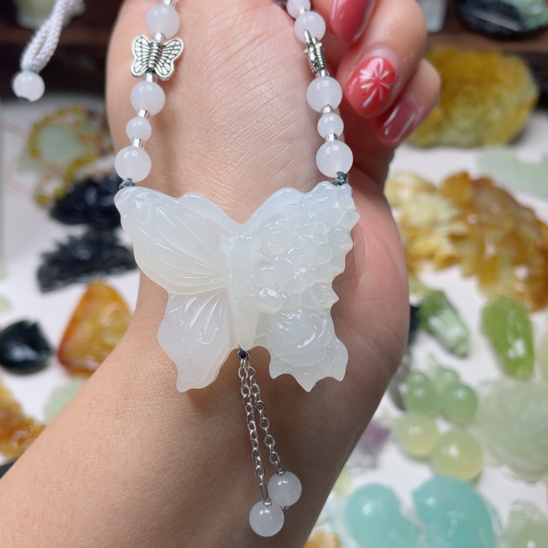 蛇纹石玉颈饰未镶嵌