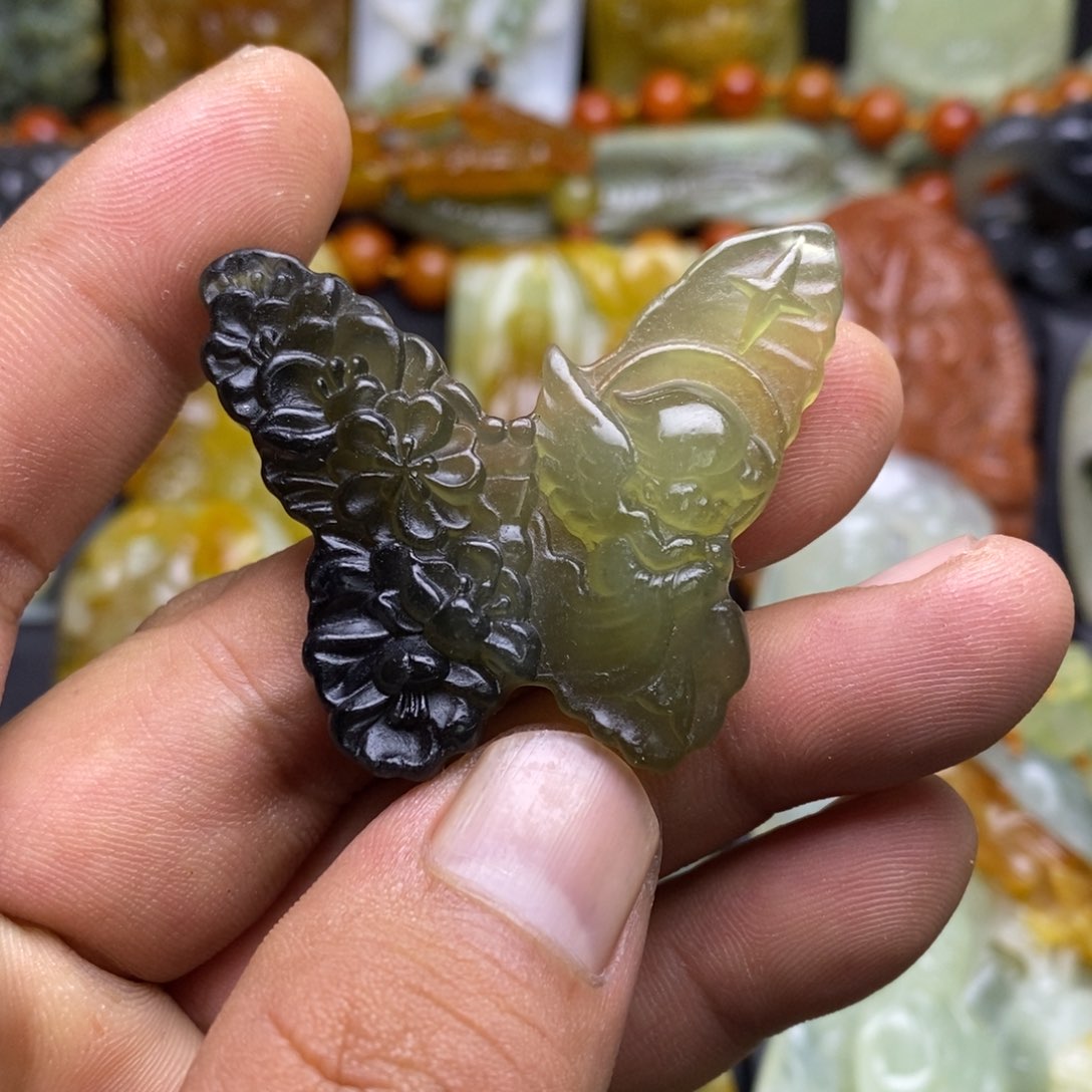 蛇纹石玉颈饰未镶嵌