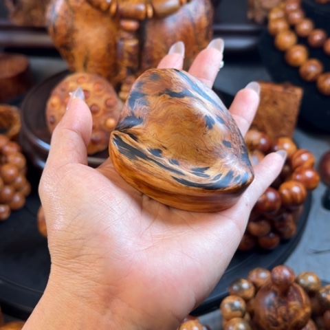 松木（琥珀木）把件