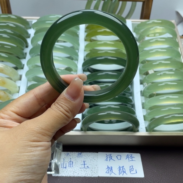 A***妈未镶嵌蛇纹石玉手镯