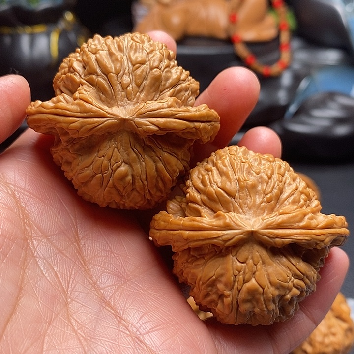 文玩核桃吊坠闷白大47尺