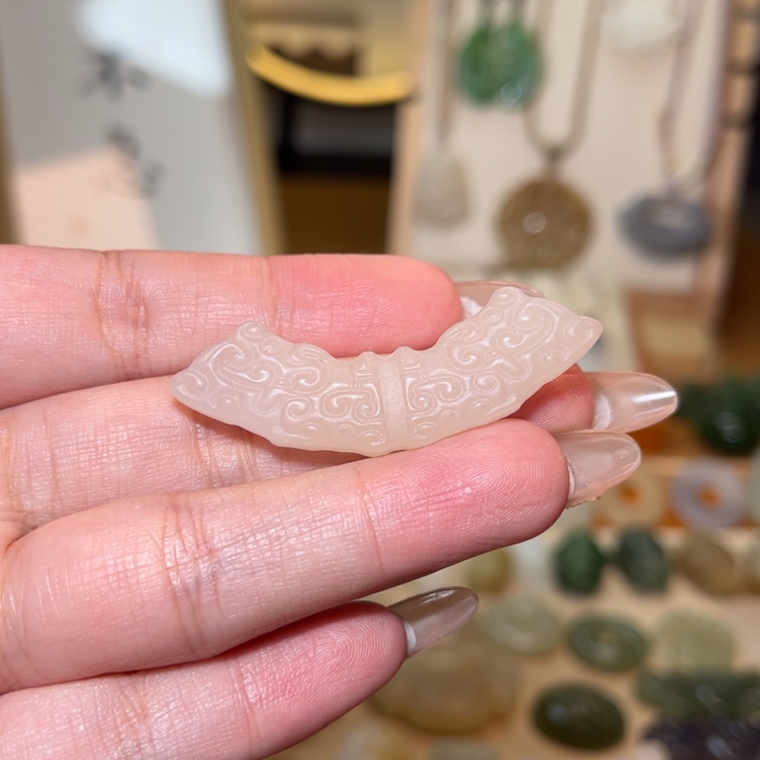 和田玉颈饰未镶嵌玲*