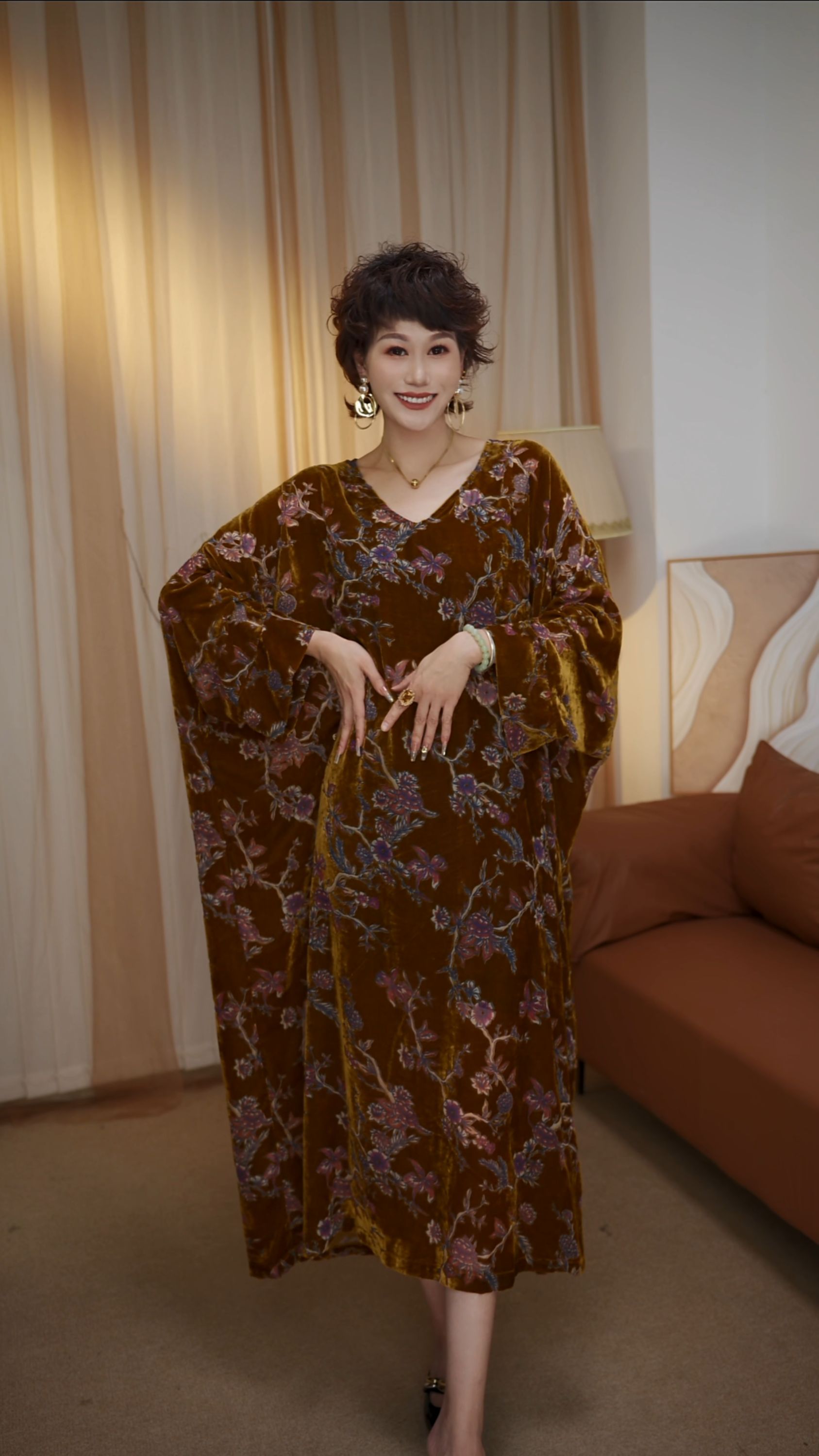 【听花阁】钟夫人-丝绒镂空宽松蝙蝠袖高个子大码连衣裙