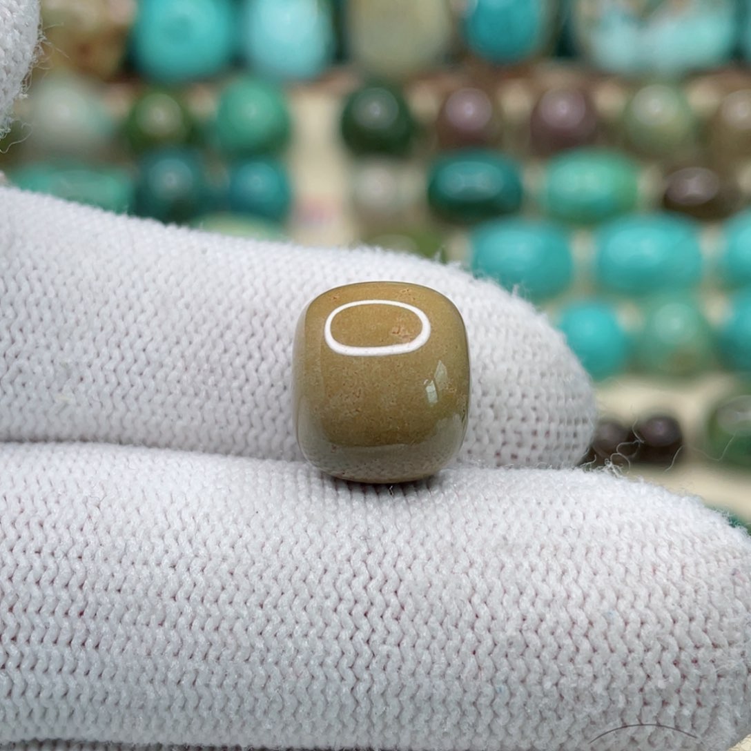 未镶嵌绿松石颈饰