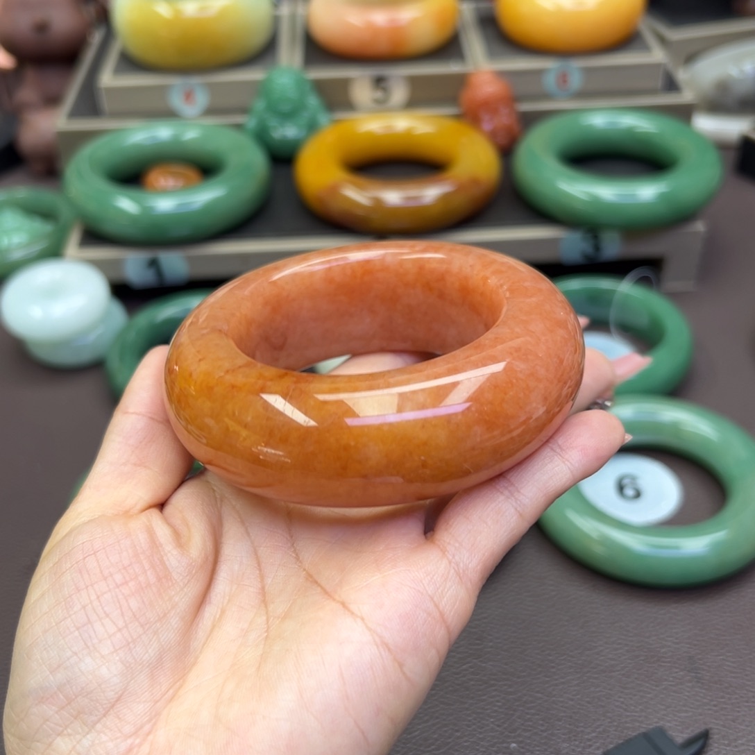 未镶嵌手镯石英岩玉大**乔