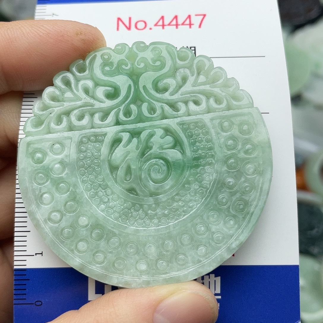 翡翠未镶嵌挂件4447