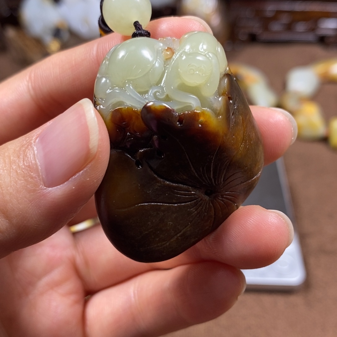 和田玉未镶嵌把件