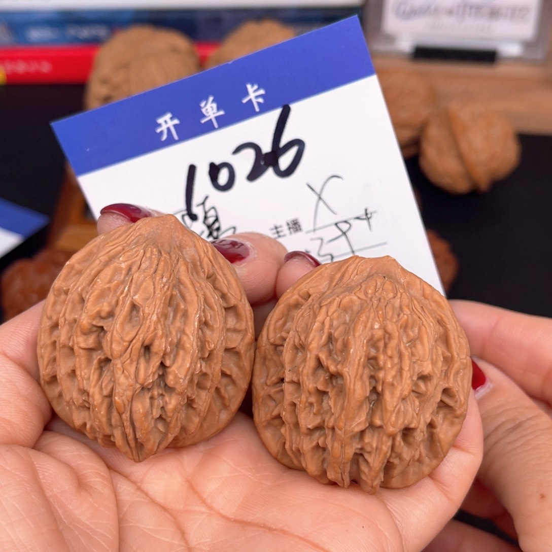 文玩核桃吊坠季*.麦虎39尺。  1026